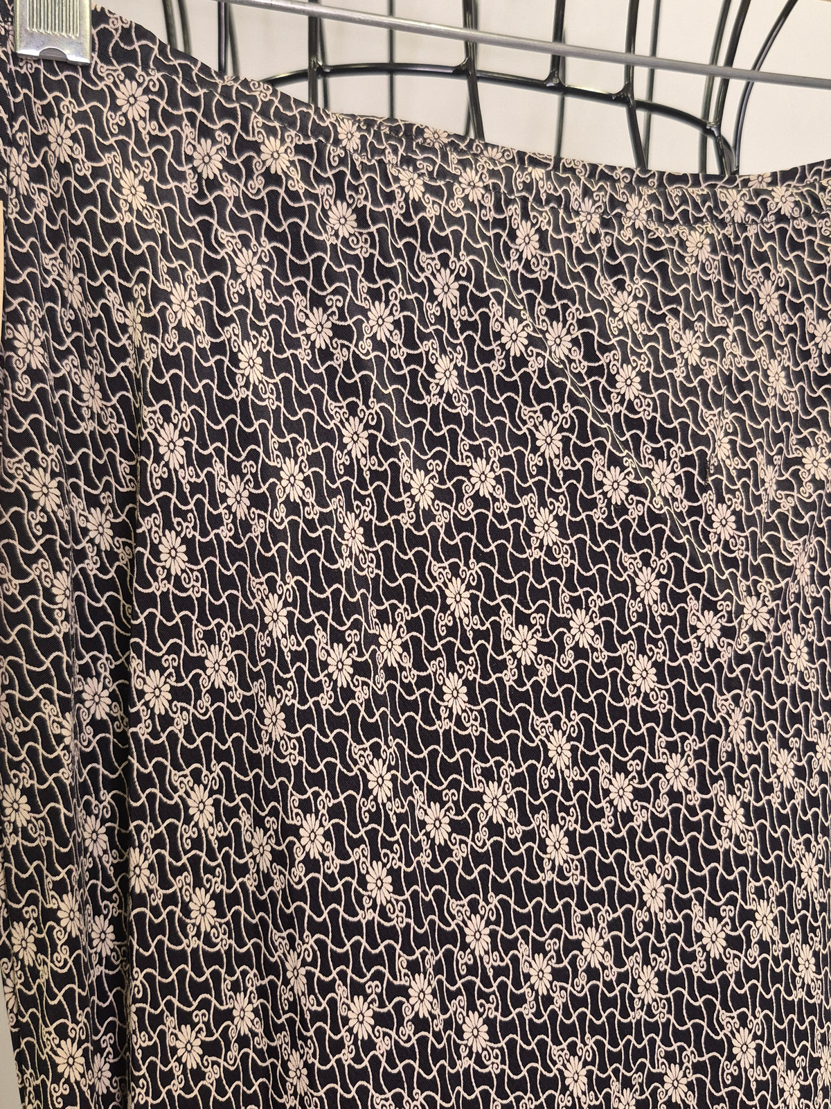 Max Studio 1990s Black Maxi Skirt | White Floral Print | Size 8