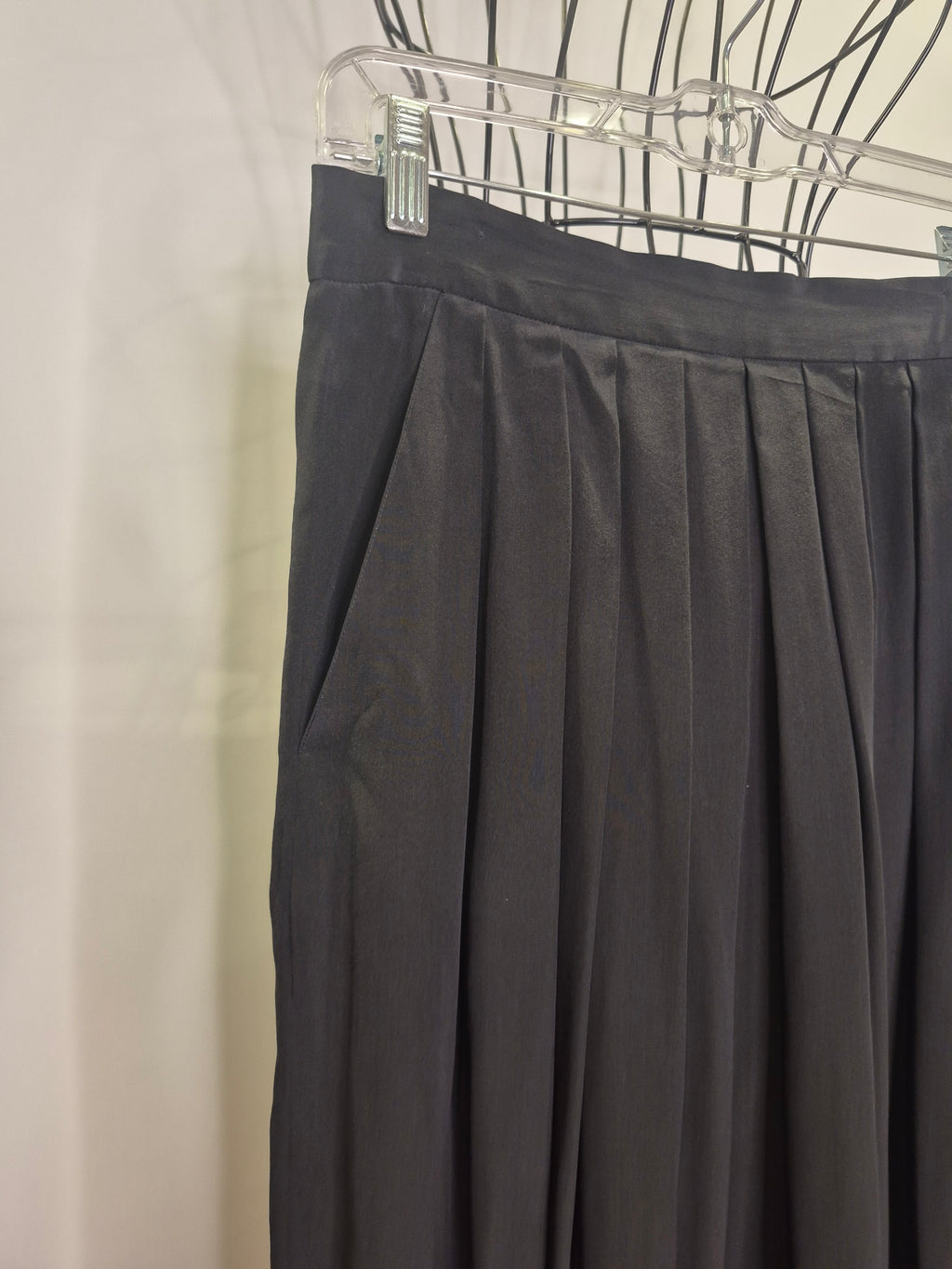 1990s Jaeger 100% silk Pleated Skirt 28in waist Size 6
