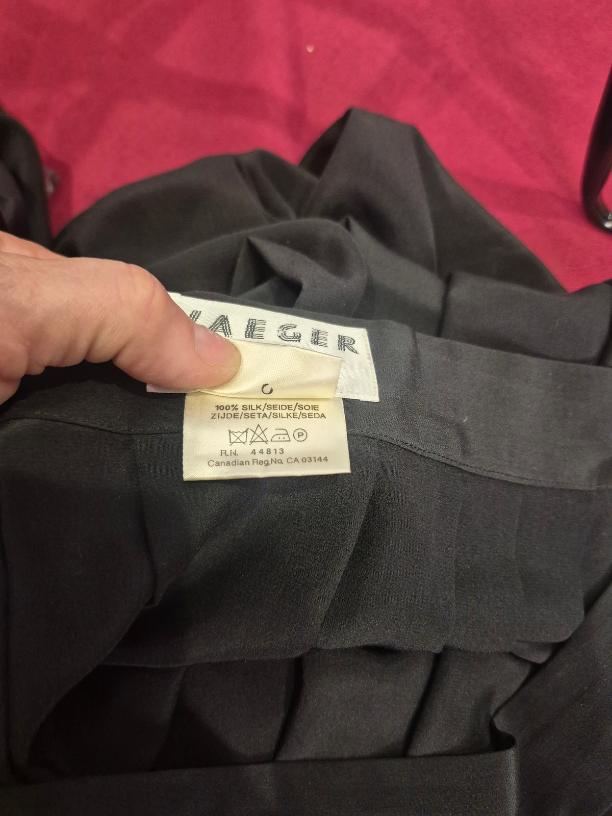 1990s Jaeger 100% silk Pleated Skirt 28in waist Size 6