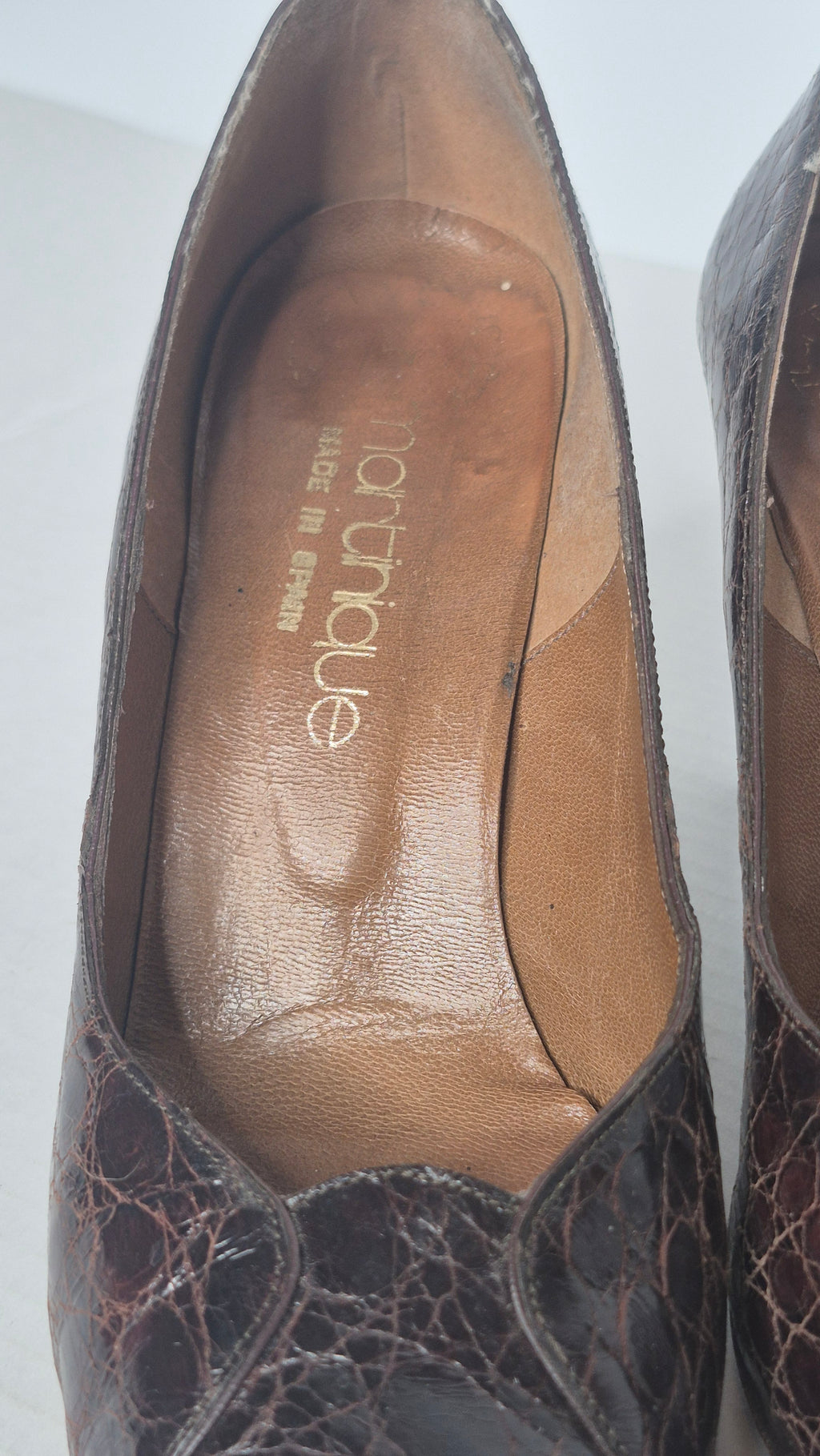 1980s Martinique Brown Crocodile Embossed Leather Pumps Heels Made in Spain