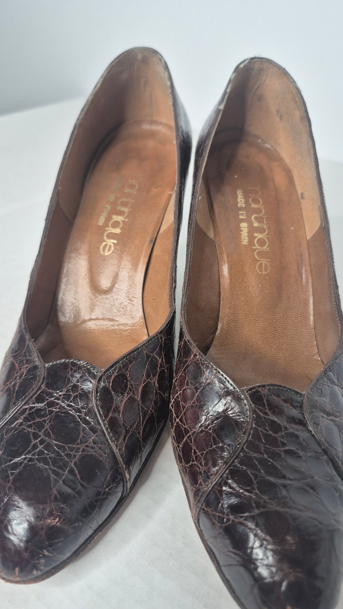 1980s Martinique Brown Crocodile Embossed Leather Pumps Heels Made in Spain