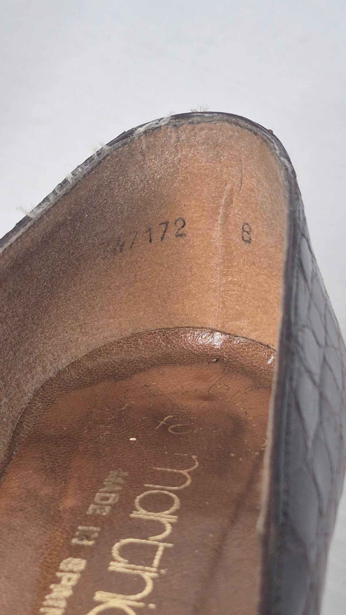 1980s Martinique Brown Crocodile Embossed Leather Pumps Heels Made in Spain