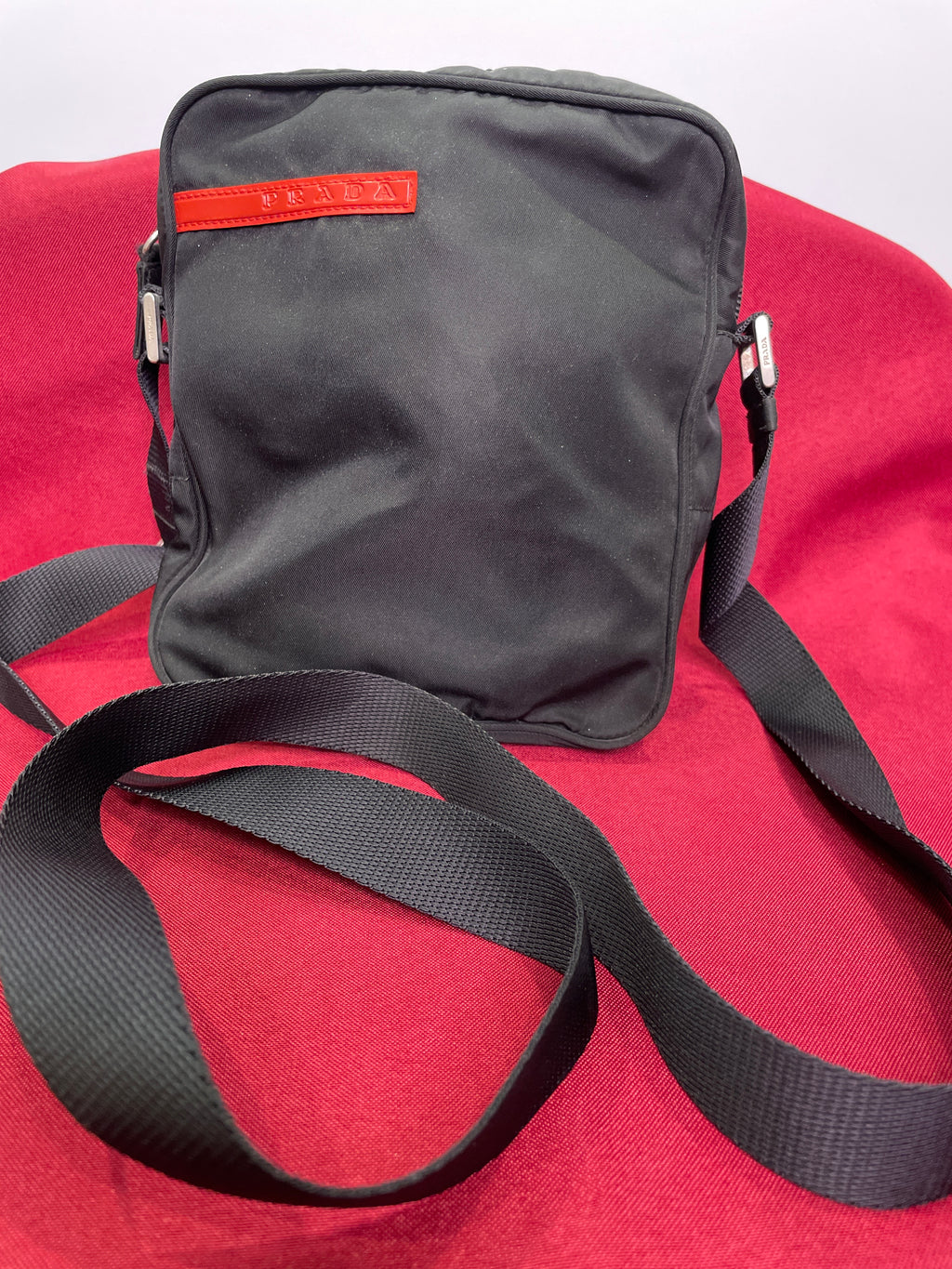 1990s Prada Sport Messenger Bag — Authenticated - 7x7 Black Nylon Red Tab