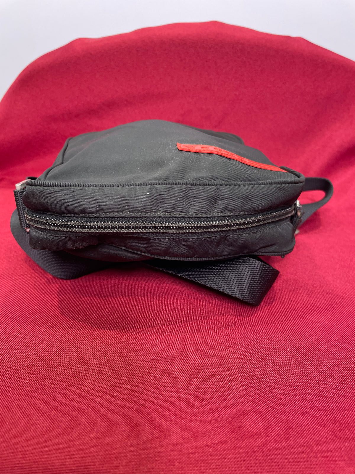 1990s Prada Sport Messenger Bag — Authenticated - 7x7 Black Nylon Red Tab