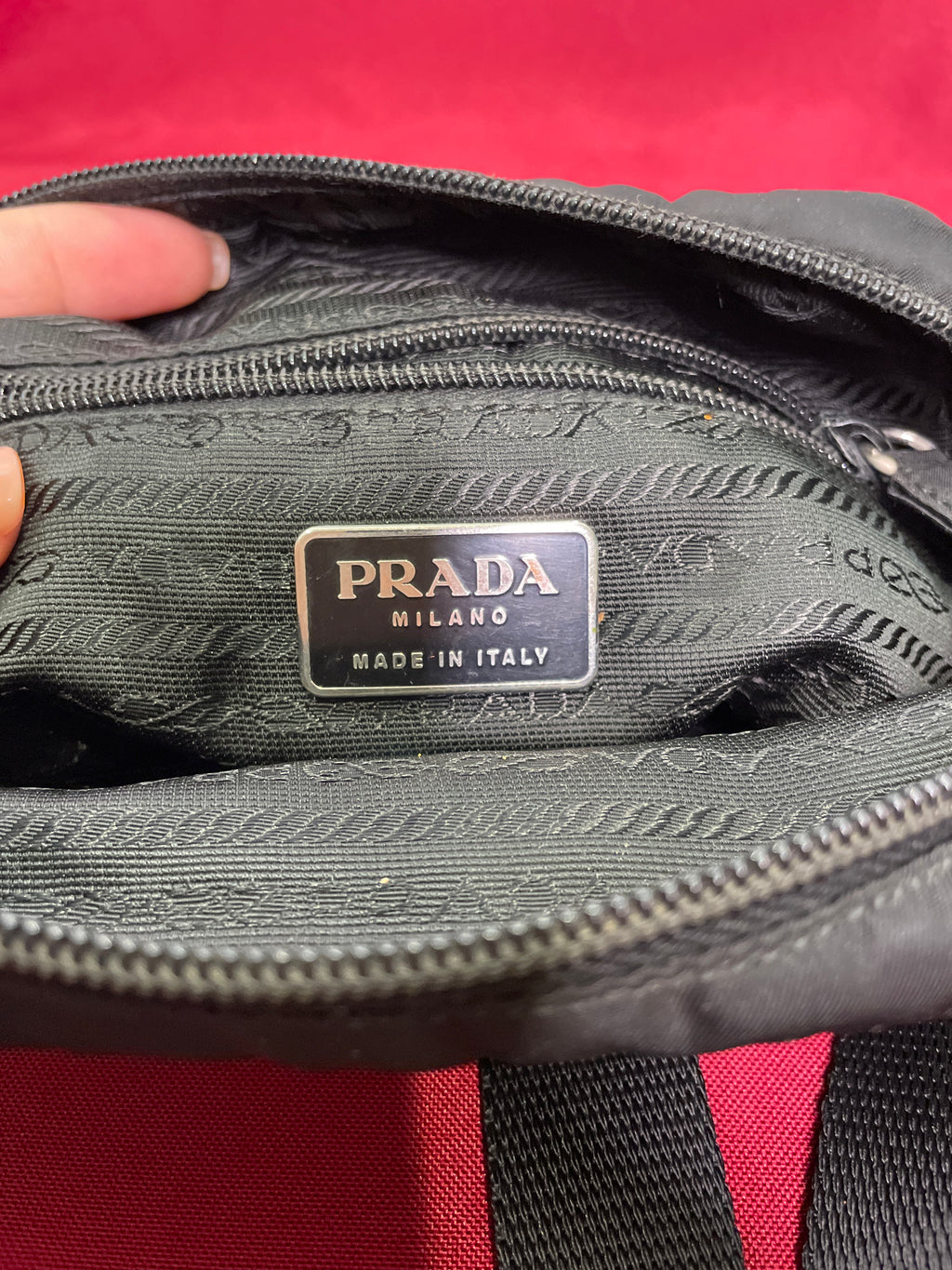 1990s Prada Sport Messenger Bag — Authenticated - 7x7 Black Nylon Red Tab
