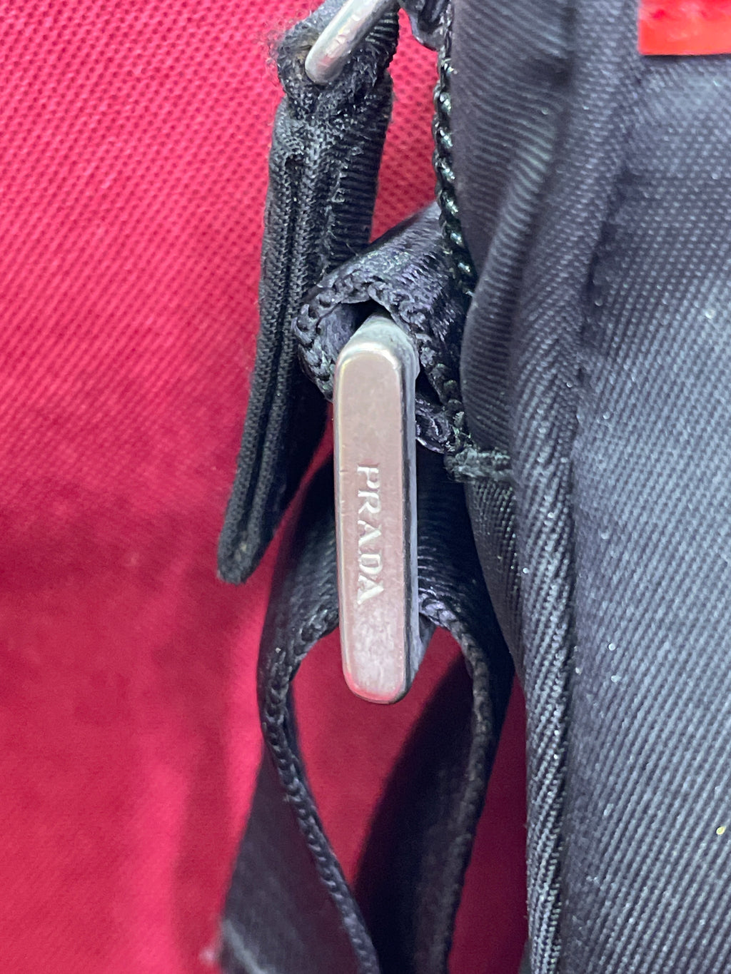 1990s Prada Sport Messenger Bag — Authenticated - 7x7 Black Nylon Red Tab