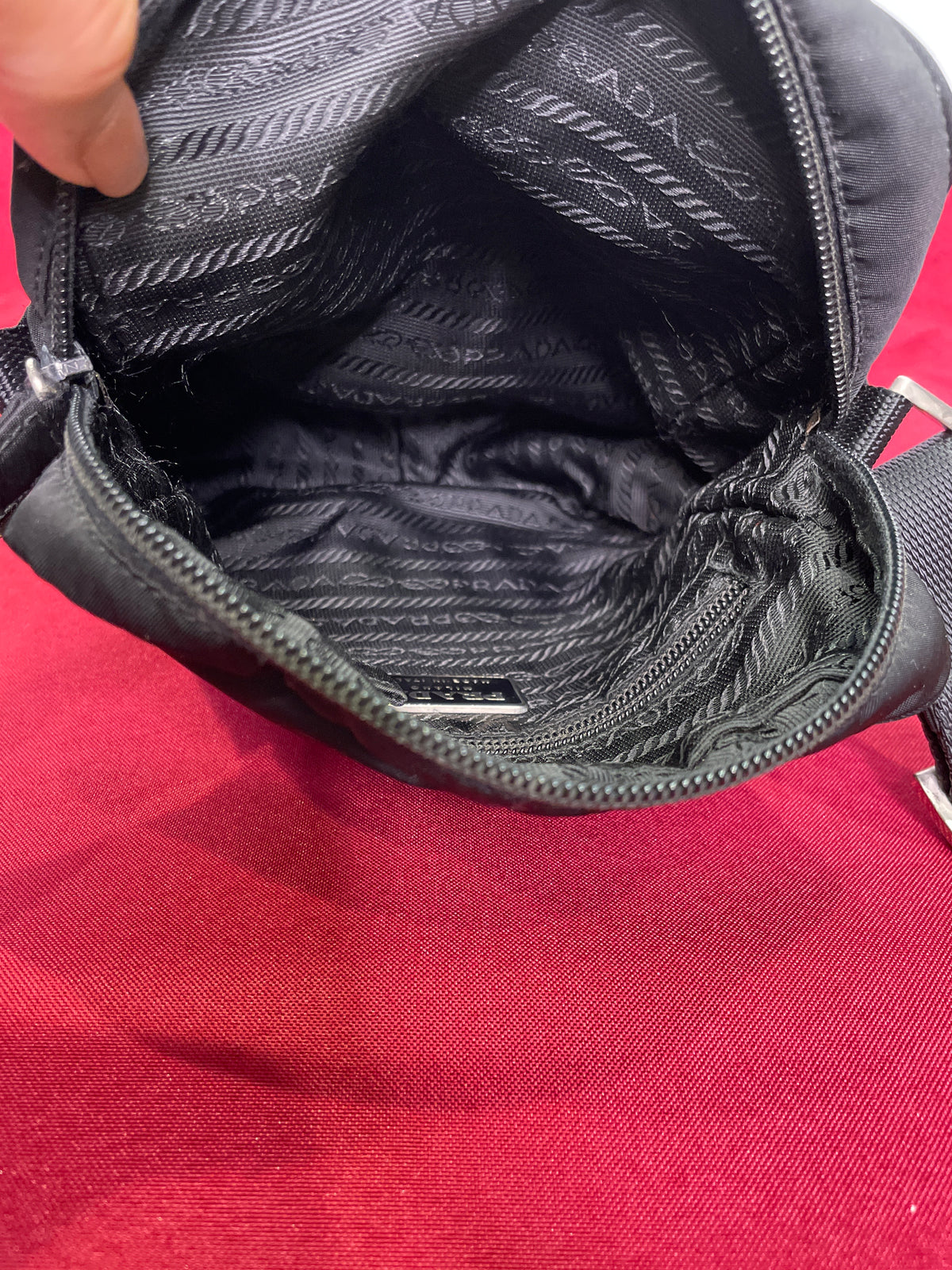 1990s Prada Sport Messenger Bag — Authenticated - 7x7 Black Nylon Red Tab