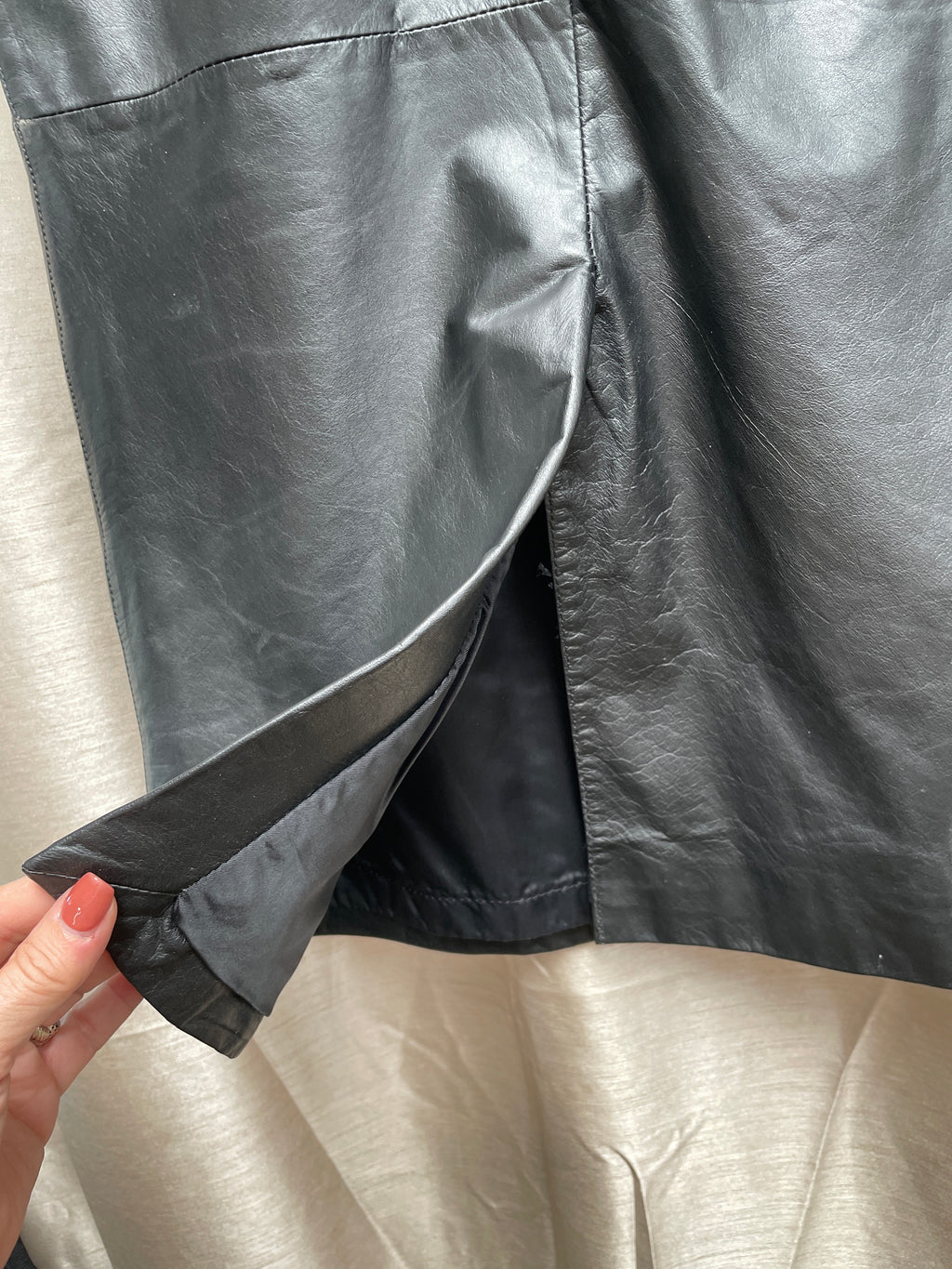 1990s Genuine Leather Pencil Skirt - Size 8 Black mid calf