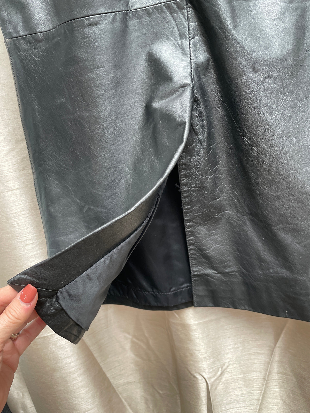 1990s Genuine Leather Pencil Skirt - Size 8 Black mid calf