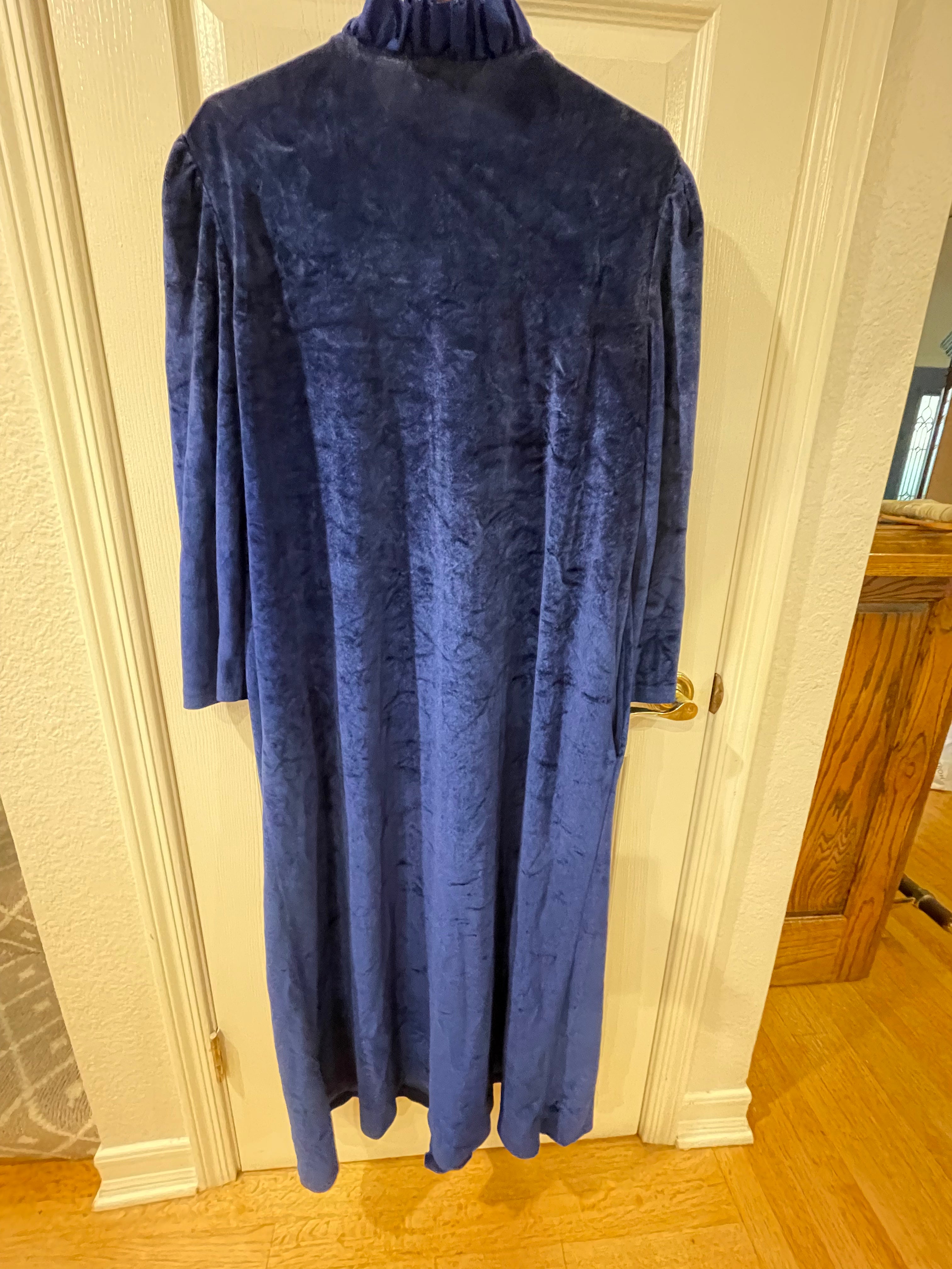 1970s Apostrophe Nylon Sleep Robe Sz Large - Royal Blue Button front