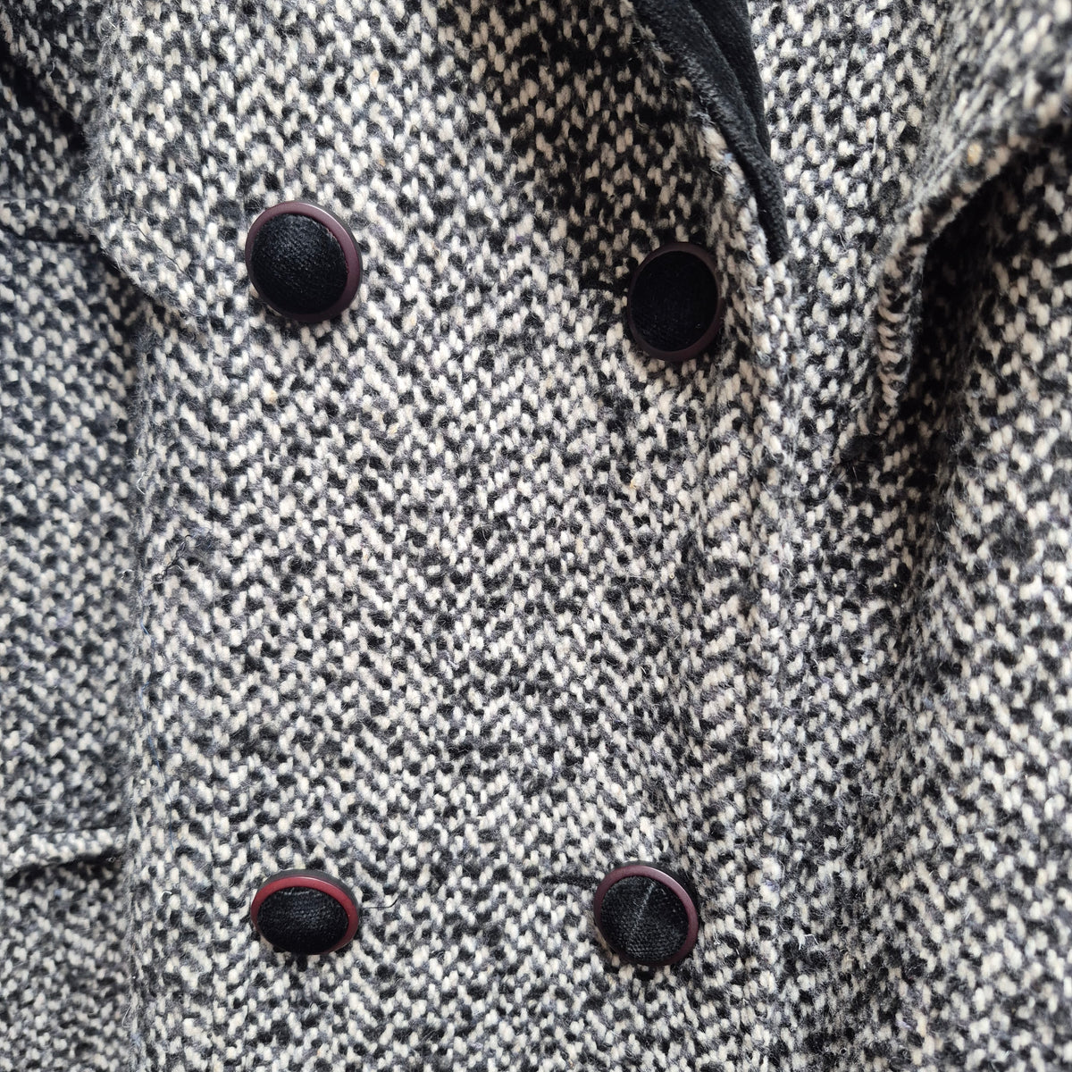 Vintage Cape Herringbone Coat with velvet Collar CANada